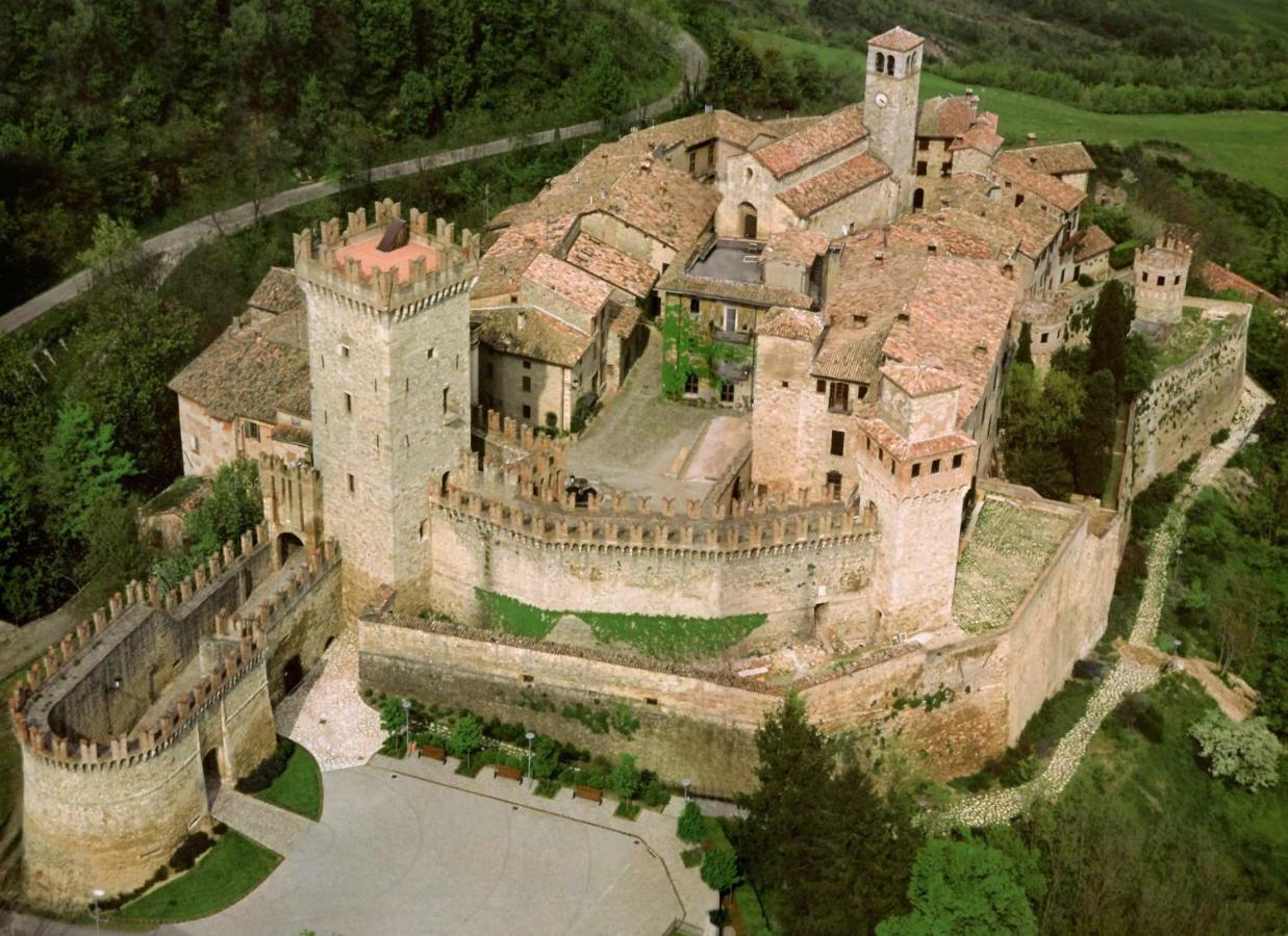 App.To Pian Del Ronco Apartment Pellegrino Parmense Bagian luar foto